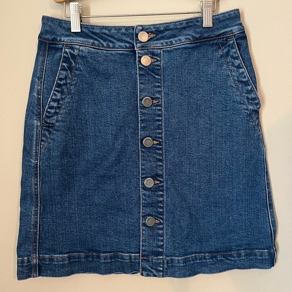 LOFT Dresses & Skirts - Loft Denim Button Front Skirt Size 0
